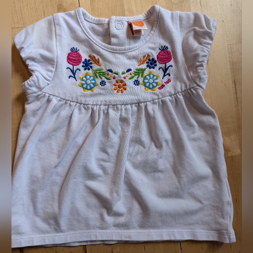 Tuc Tuc White Tee with Colorful Floral Embroidery